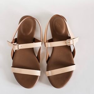 CAPRI: Nude HANDMADE LEATHER FLATS